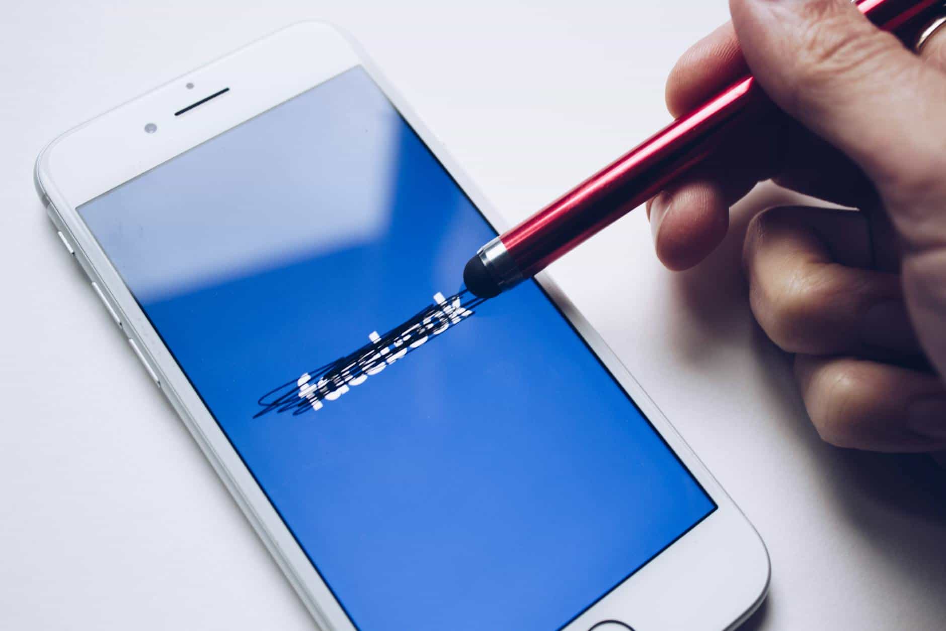 Cover Image for Can I Live Without Facebook?