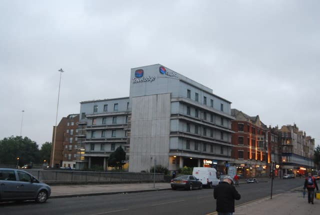 Cover Image for And Goodbye Reading